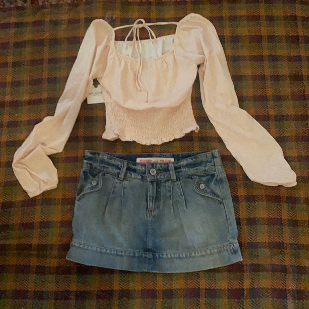 Mossimo mini skirt w long sleeve soft crop top